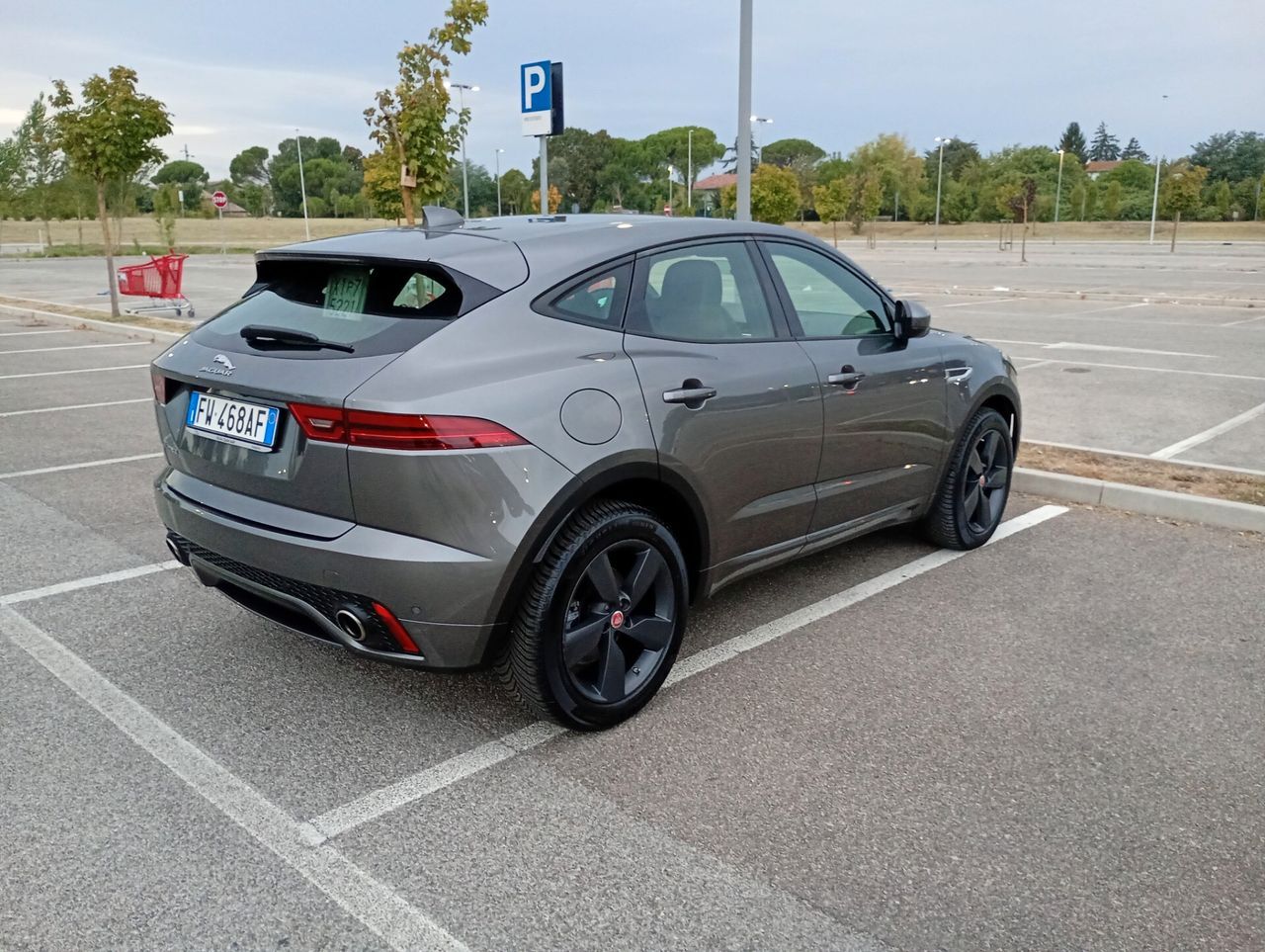 Jaguar E-Pace 2.0D 150 CV AWD R-Dynamic imagem 3