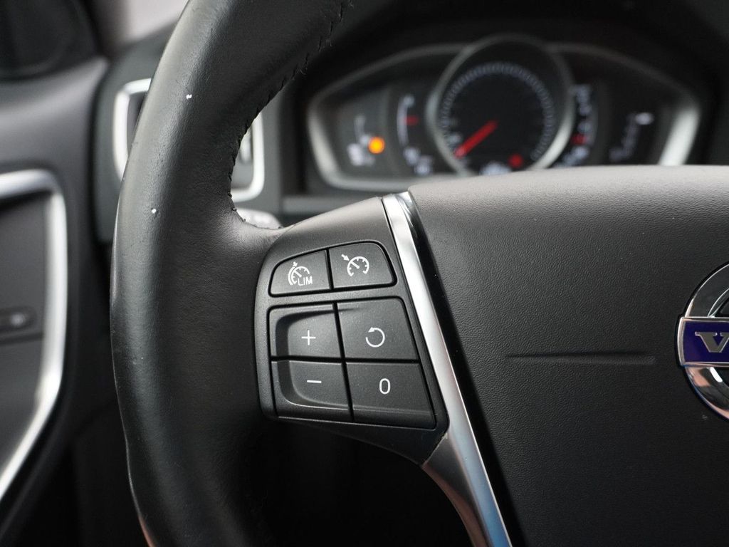 Volvo V60 1.5 T3 Summum automatik navi sitzheizung