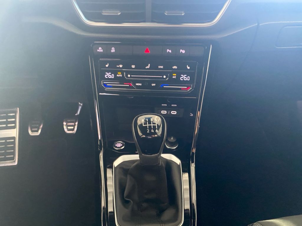 Fahrzeugabbildung Volkswagen T-Roc 1.5 TSI R-Line AHZV Anschlussgarantie