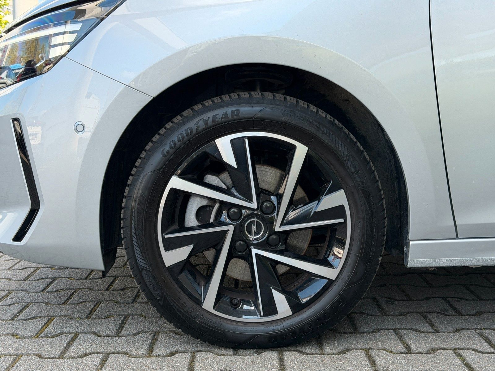 Fahrzeugabbildung Opel Corsa F 1.2 Turbo GS KlimaA,LED,Navi,SHZ,Kam.,LM