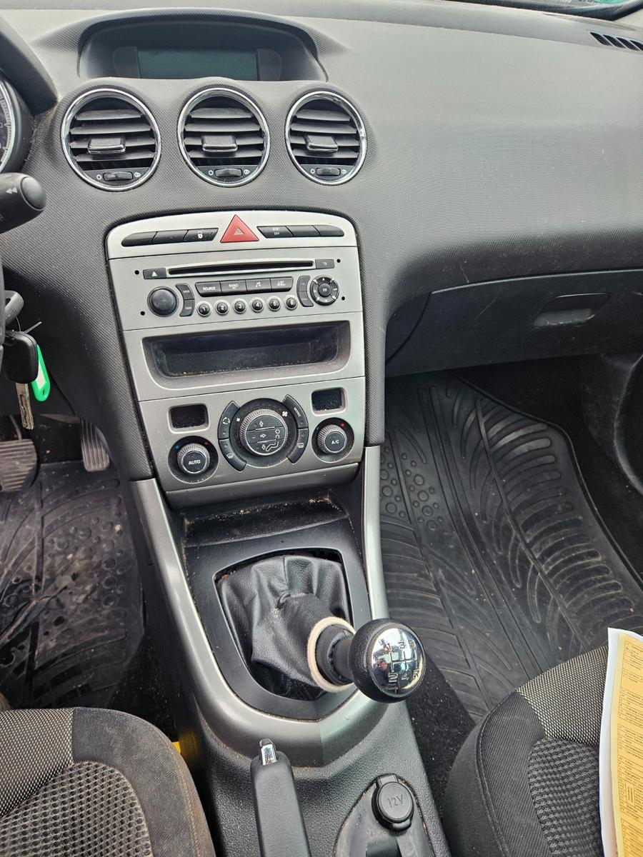 Peugeot 308 2013 — photo 12