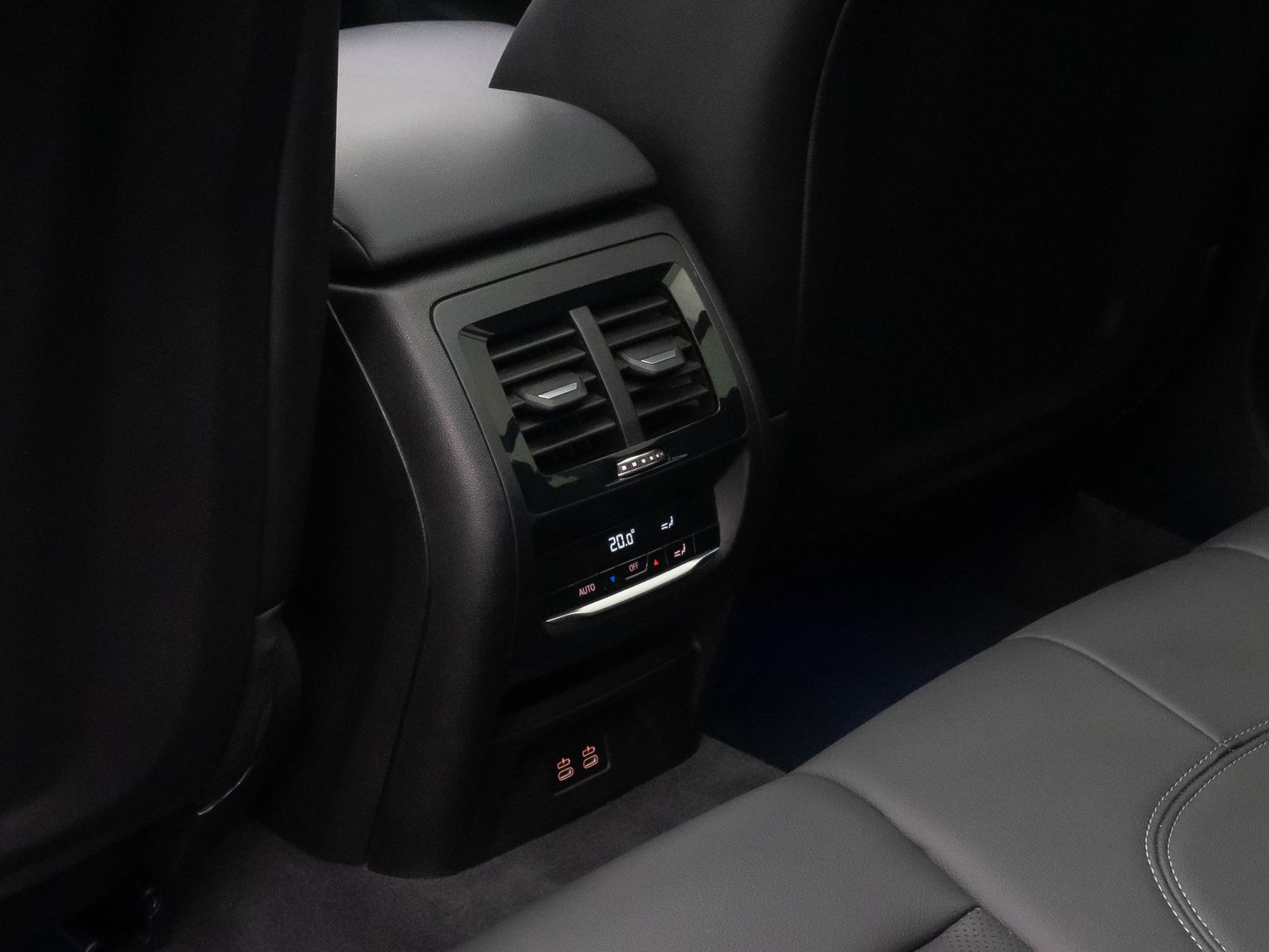 Fahrzeugabbildung BMW X3 xD30i  DAB Kamera HiFi AHK Panorama Laser 19"