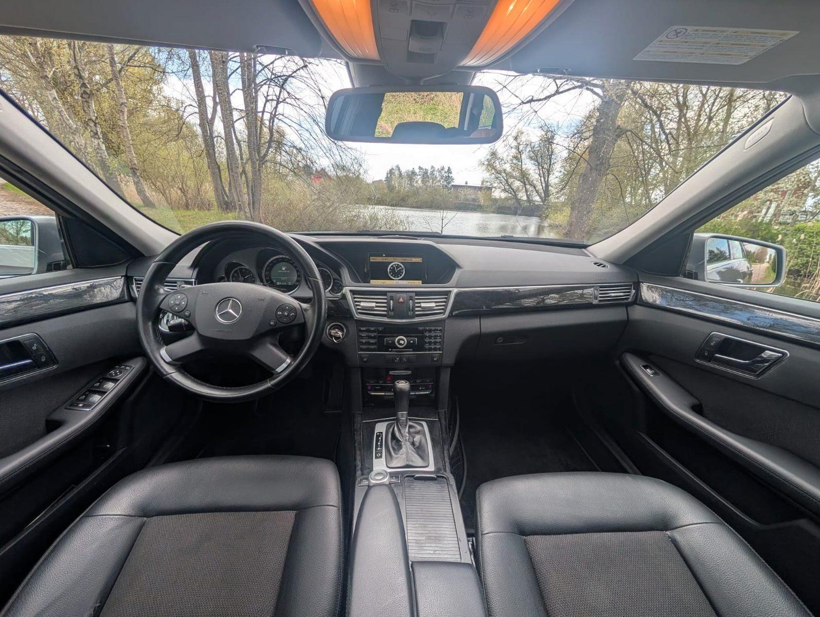 Mercedes-Benz E220 2010 — photo 9