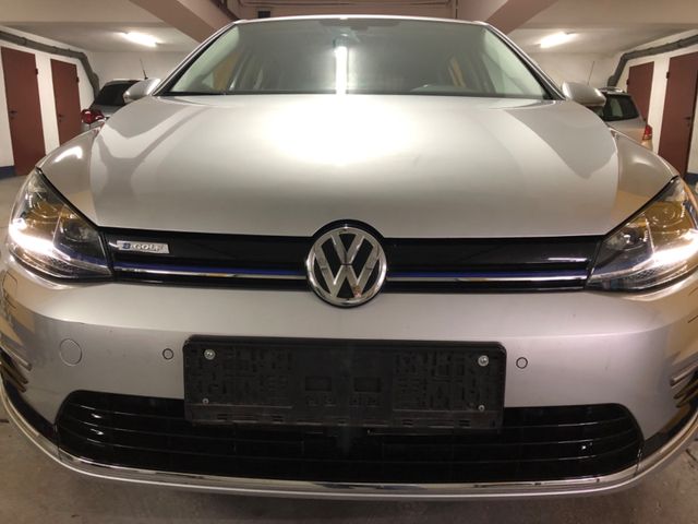 Volkswagen E- GOLF VII /LED/KLIMA/NAV PRO/PDC/ACC/SHZ