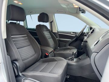 Volkswagen Tiguan - 12