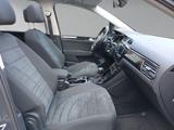 Volkswagen Touran 1.8 TSI DSG Highline LED PANO AHK SHZ KAM - gebrauchte Kleinbusse in Berlin