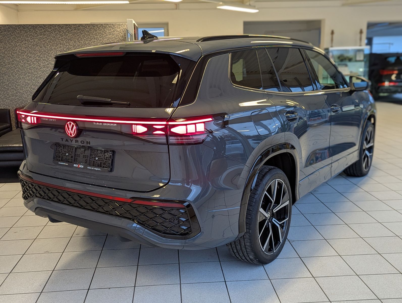 VW Tayron 2.0TDI 4M R-Line Launch Pano Black AHK 20 - Image 7