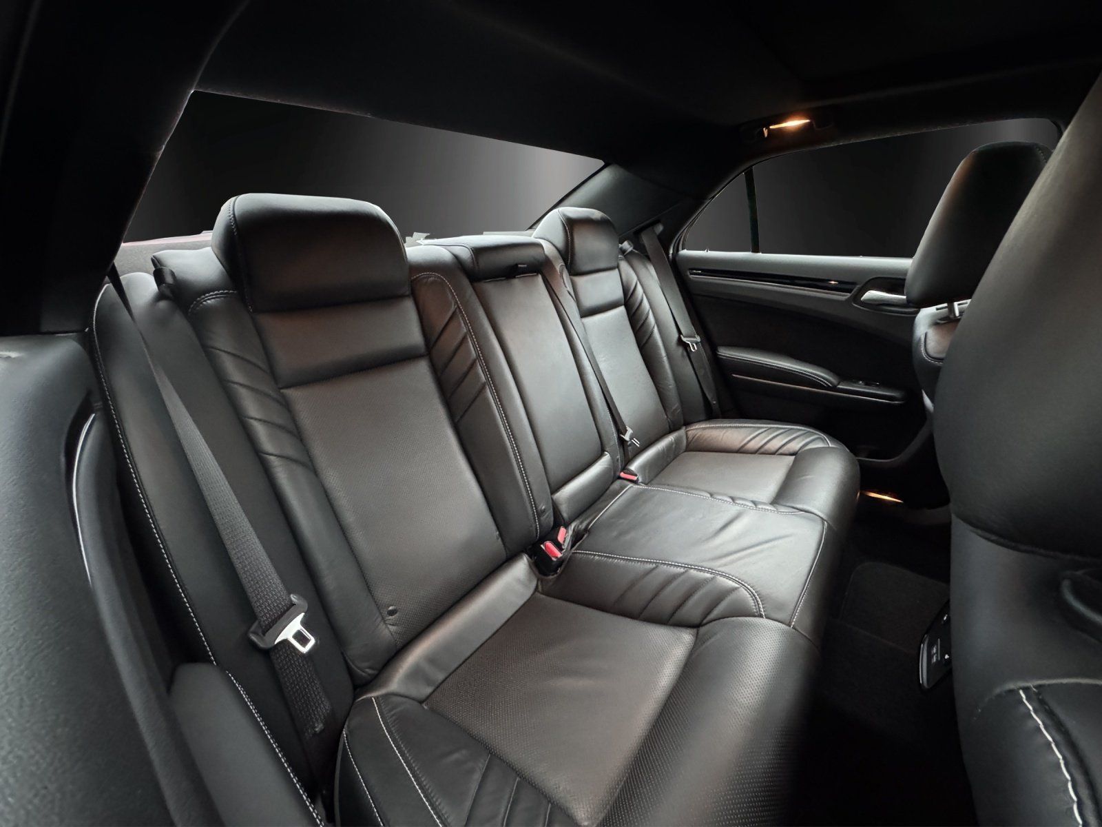 Fahrzeugabbildung Chrysler 300C Final Edition 6.4 Hemi V8/LED/PANO/LEDER