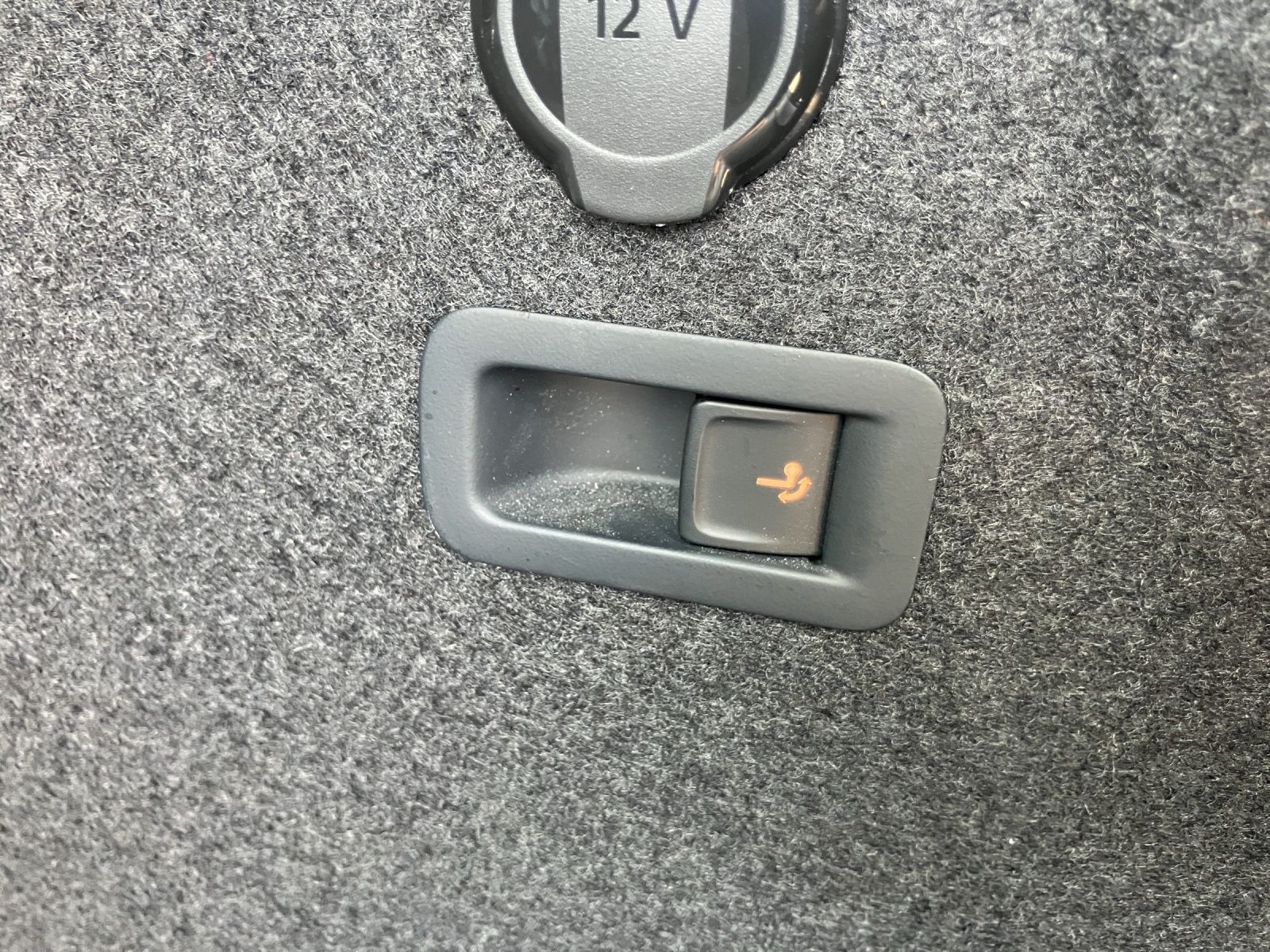 Fahrzeugabbildung Volkswagen Golf VIII Variant TDI Life LED Navi ACC AHK SHZ