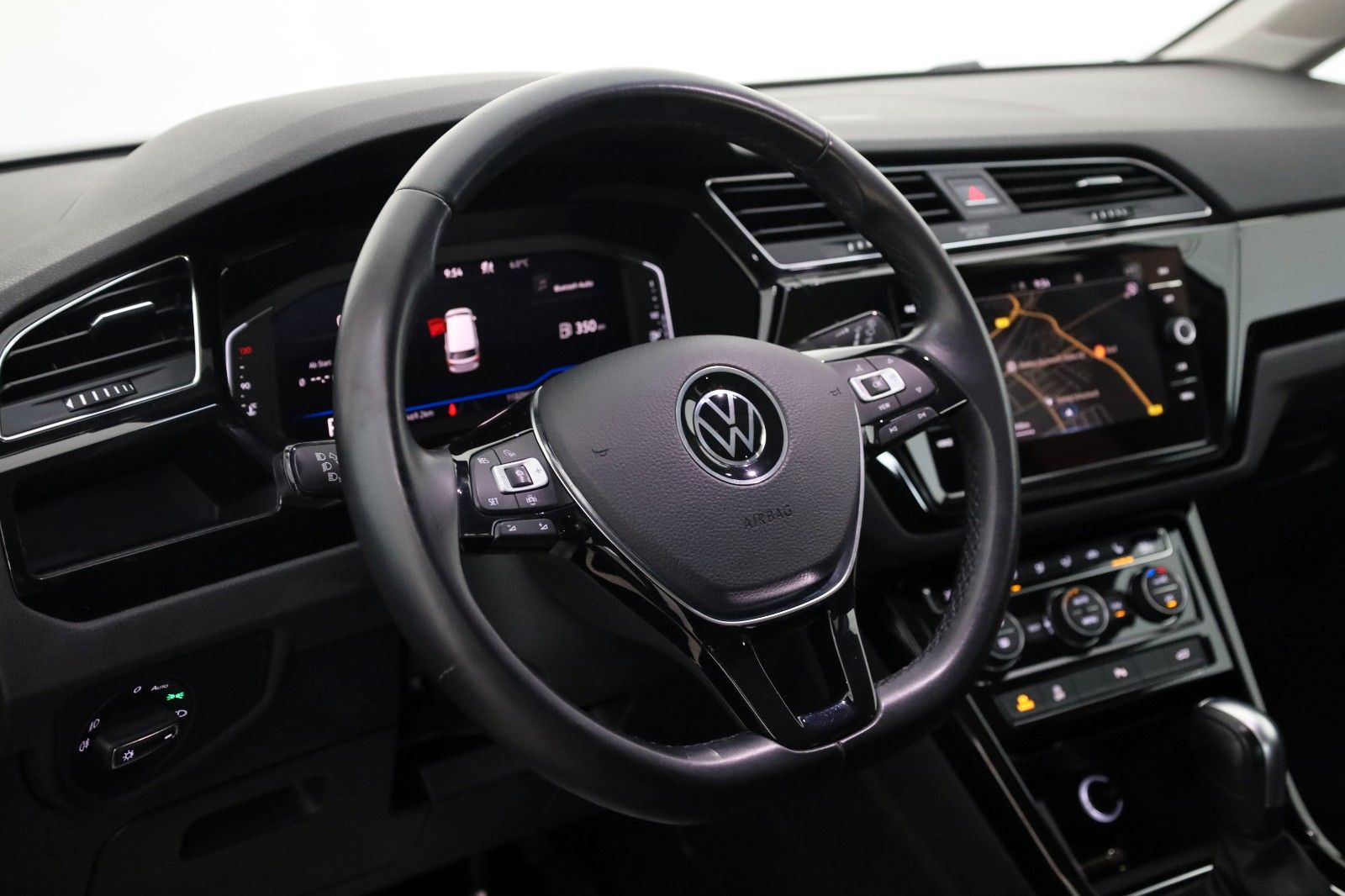 Fahrzeugabbildung Volkswagen Touran Highline Leder,Navi,LED,ACC,Panorama,SH