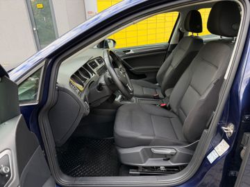 Volkswagen Golf - 11
