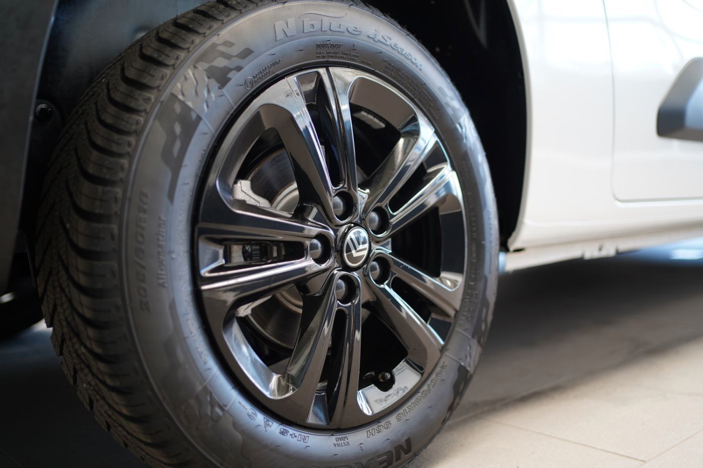 Fahrzeugabbildung Citroën Berlingo XL BlueHDi 130 EAT8 Max 7 Sitzer Navi