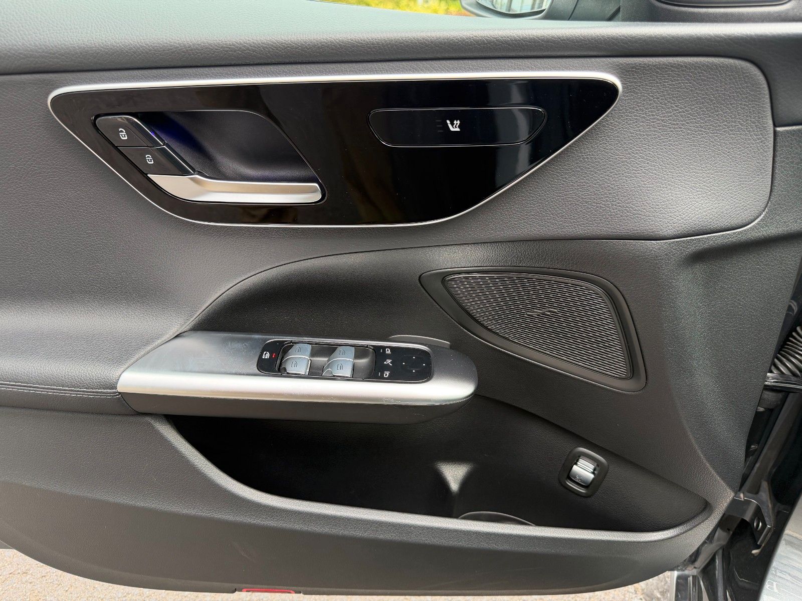 Fahrzeugabbildung Mercedes-Benz C 220d T Avantgarde+Pano+AHK+Ambiente+