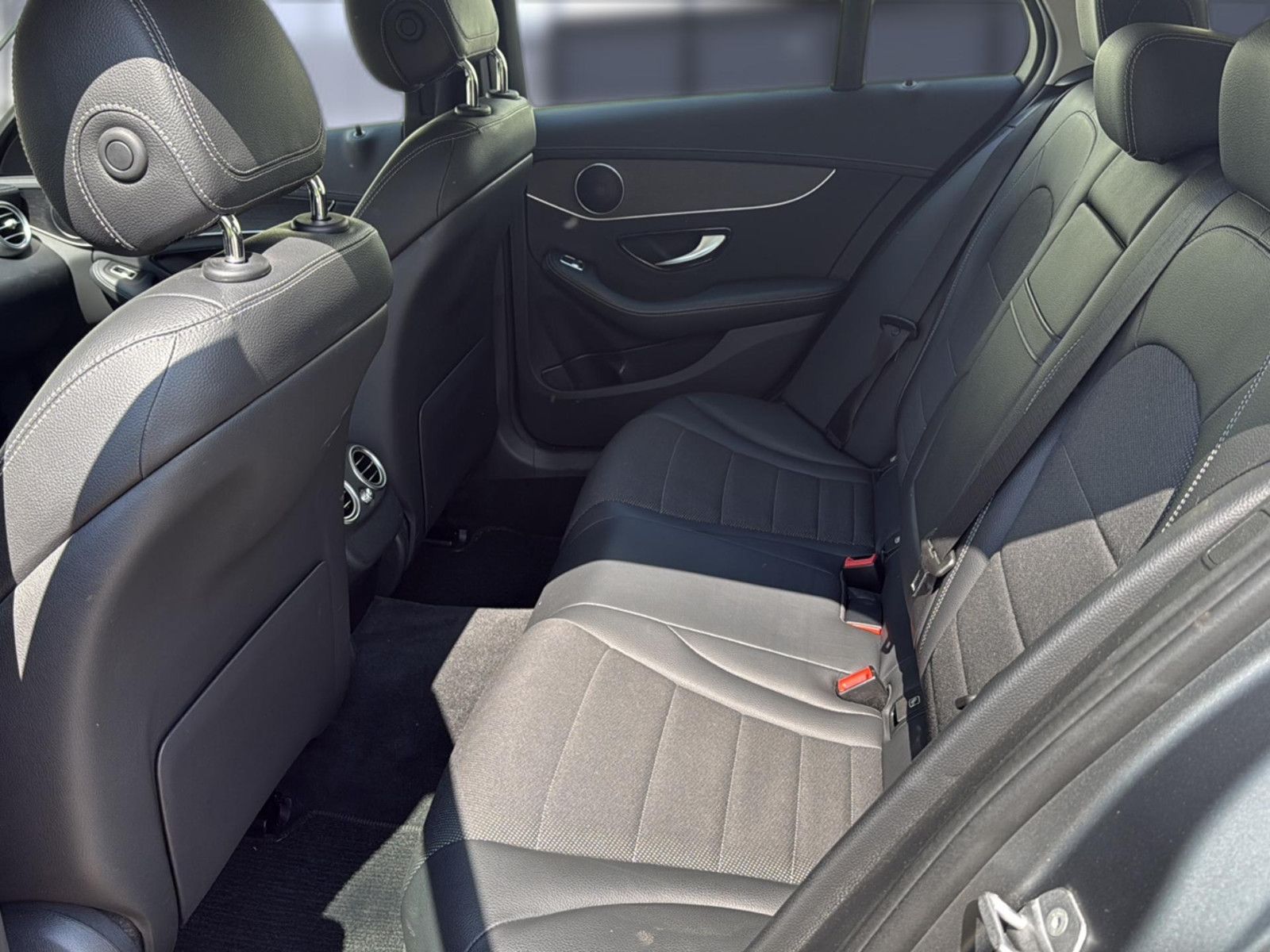 Fahrzeugabbildung Mercedes-Benz C 300 e T-Modell / unfallfrei/ AMG Line