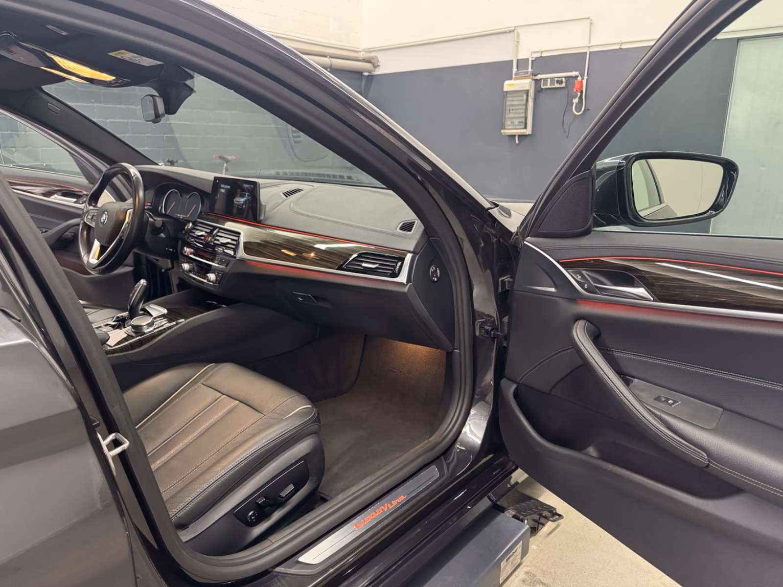 BMW 520dT LuxLine Pano Keyless NaviProf HifiPro
