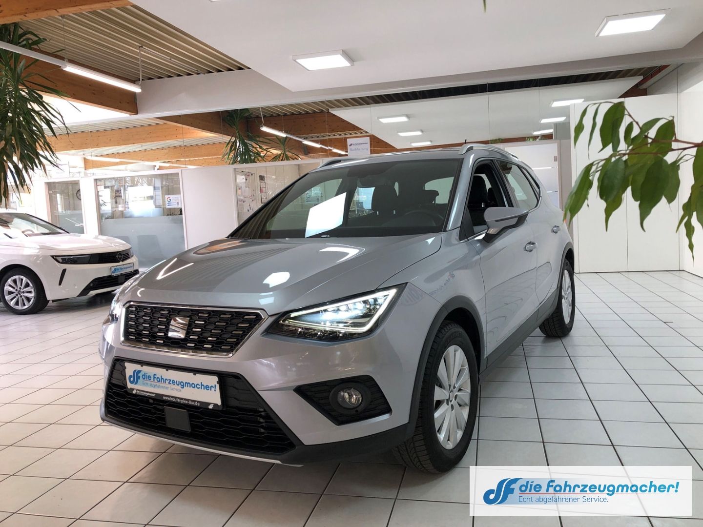 Fahrzeugabbildung SEAT Arona Xcellence 1.0 TSI LED CarPlay Automatik*