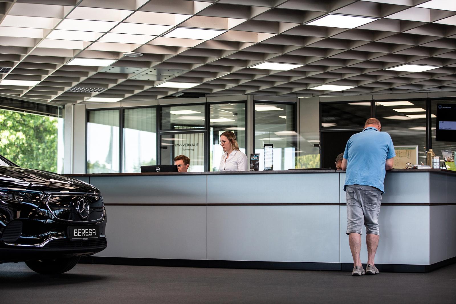 showroom-image-top