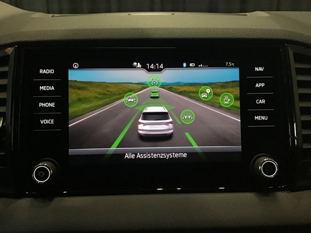 Fahrzeugabbildung Skoda Karoq Selection 1.5 TSI DSG/ACC/SmartLink/LED