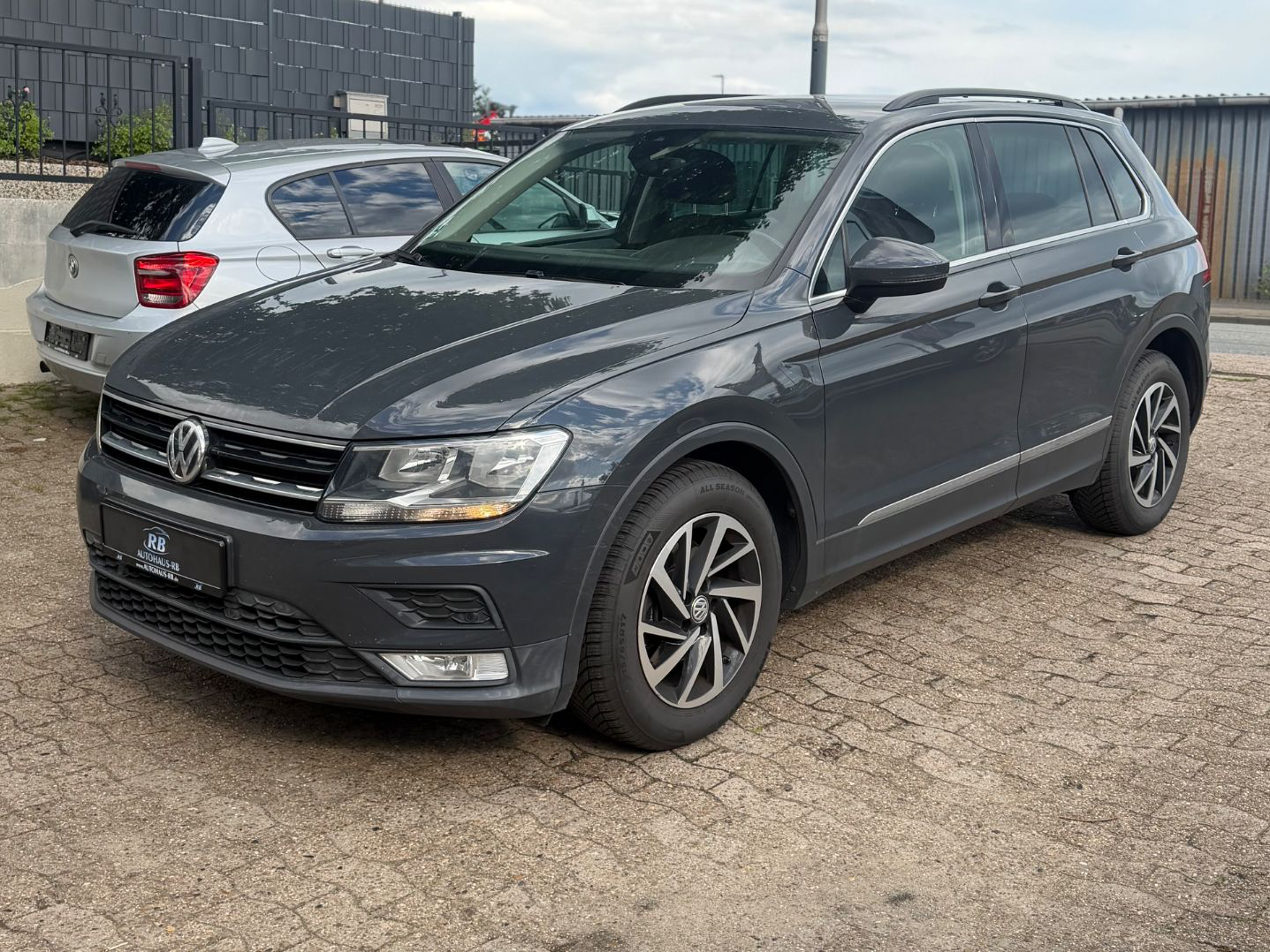 Volkswagen Tiguan Comfortline *AHK*Standheizung*Massage*