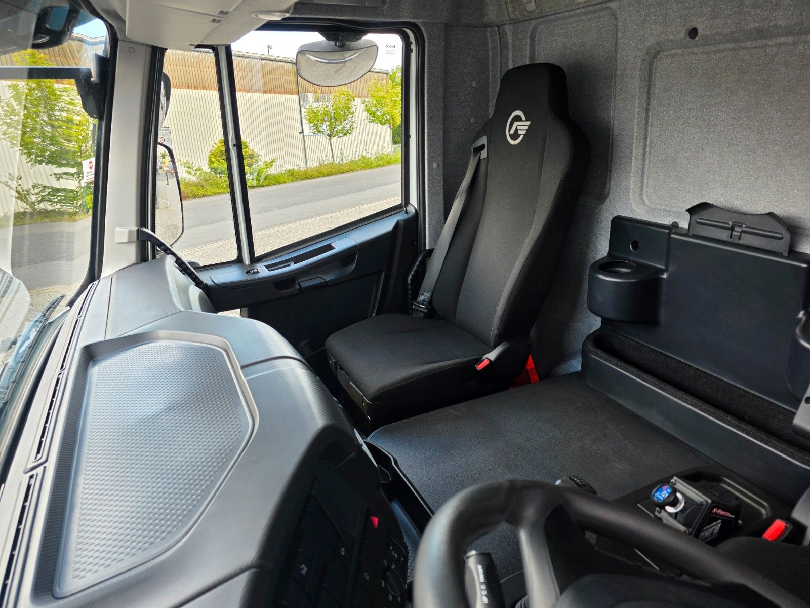 Fahrzeugabbildung Iveco Astra HD9 84.50-80 8x4 Muldenkipper Schalter