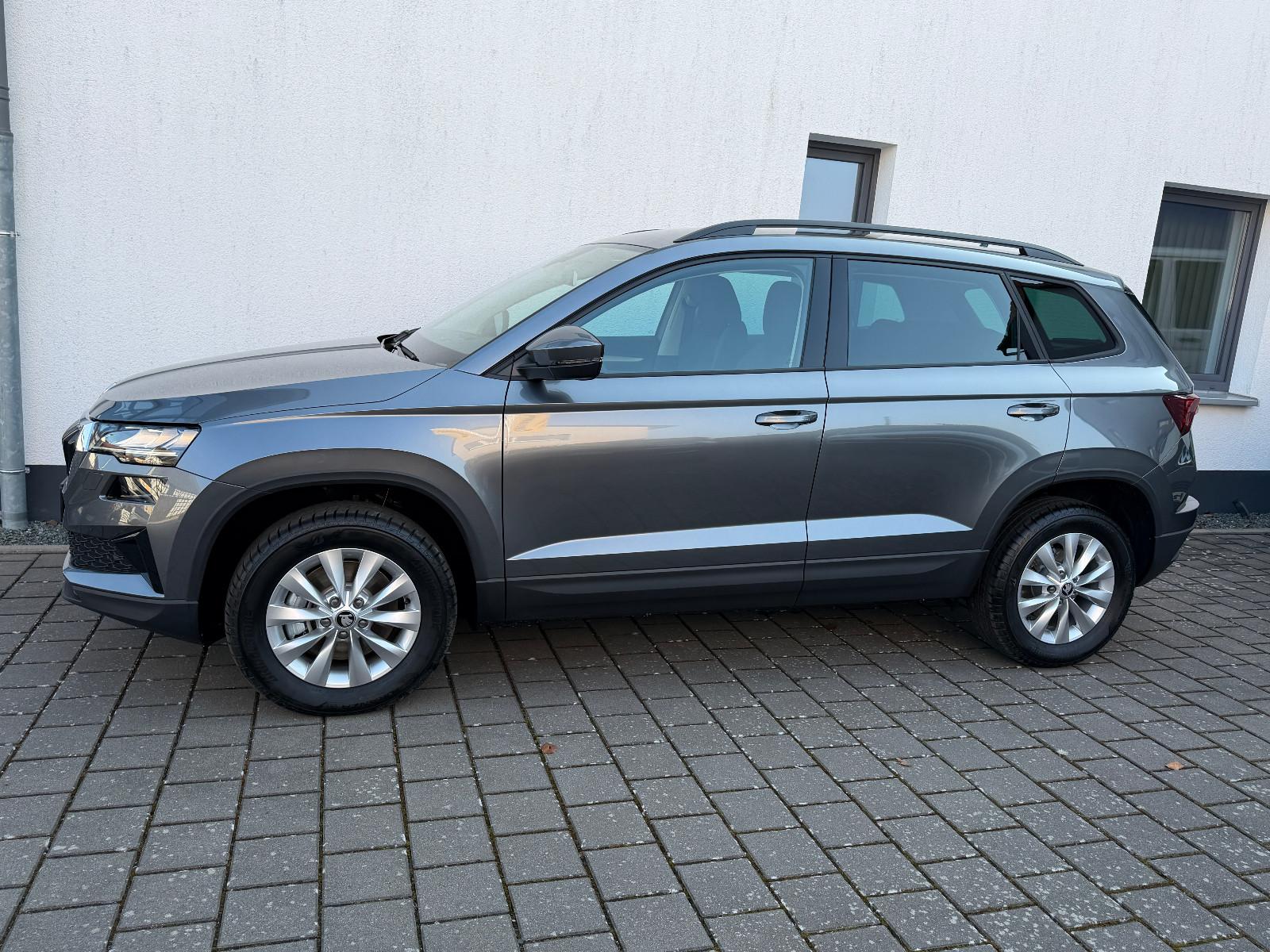 Skoda Karoq 1.5l TSI DSG Selection (AHK,Kamera,LED,SH)