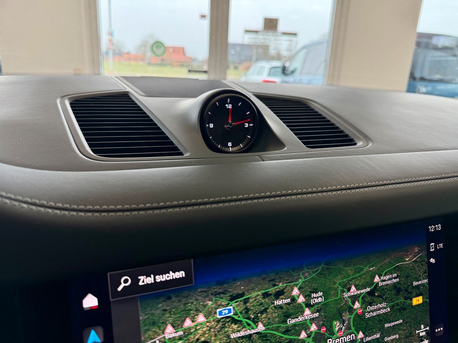 Fahrzeugabbildung Porsche Cayenne V6 Platinum Edition SportChrono/Panorama