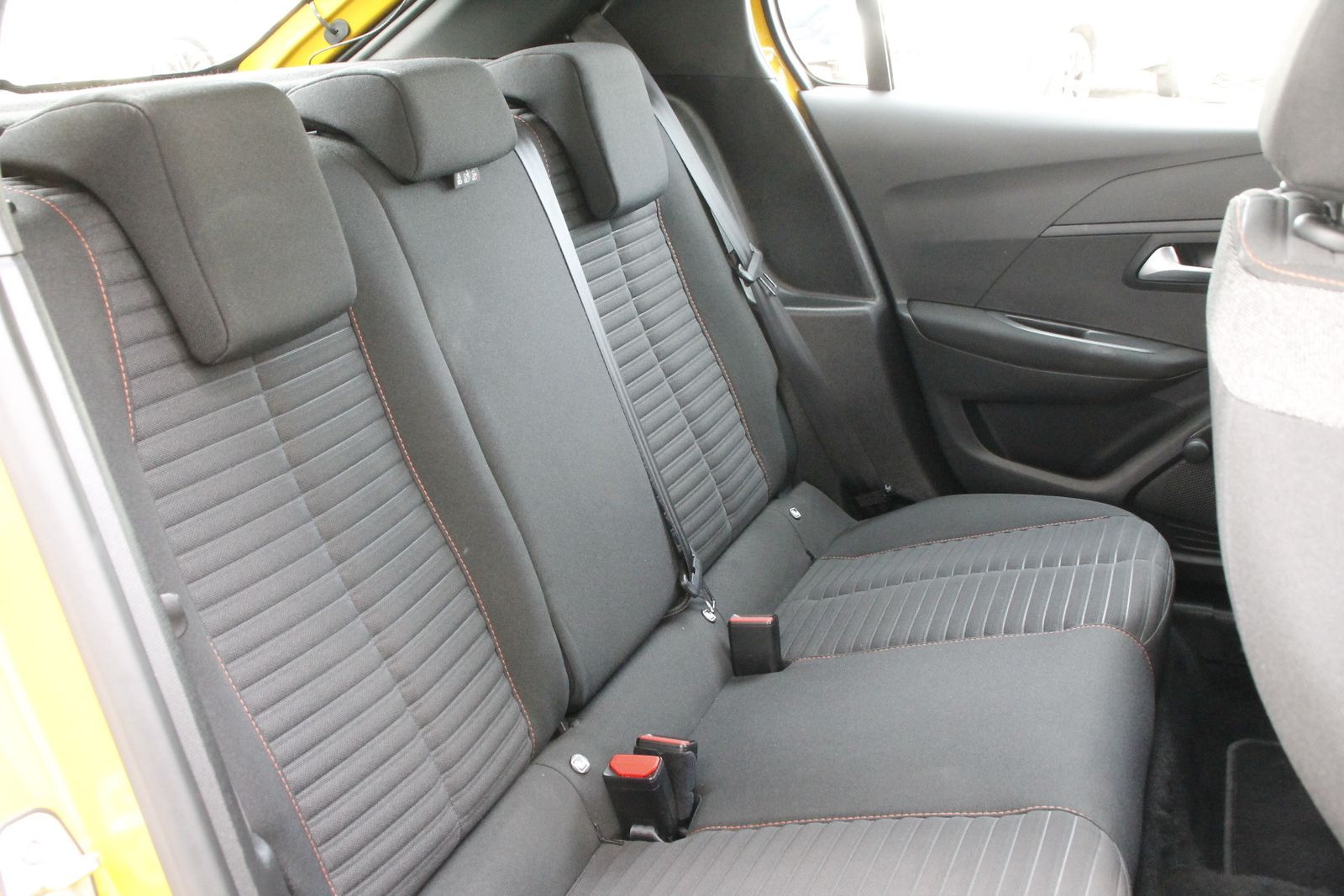Fahrzeugabbildung Peugeot e-208 Active