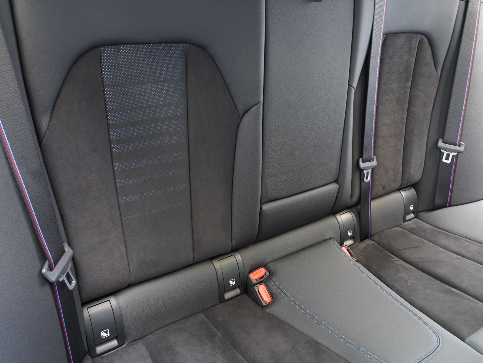 Fahrzeugabbildung BMW 320 i Touring M Sport SHADOW/WIDE/HEADUP/PANO