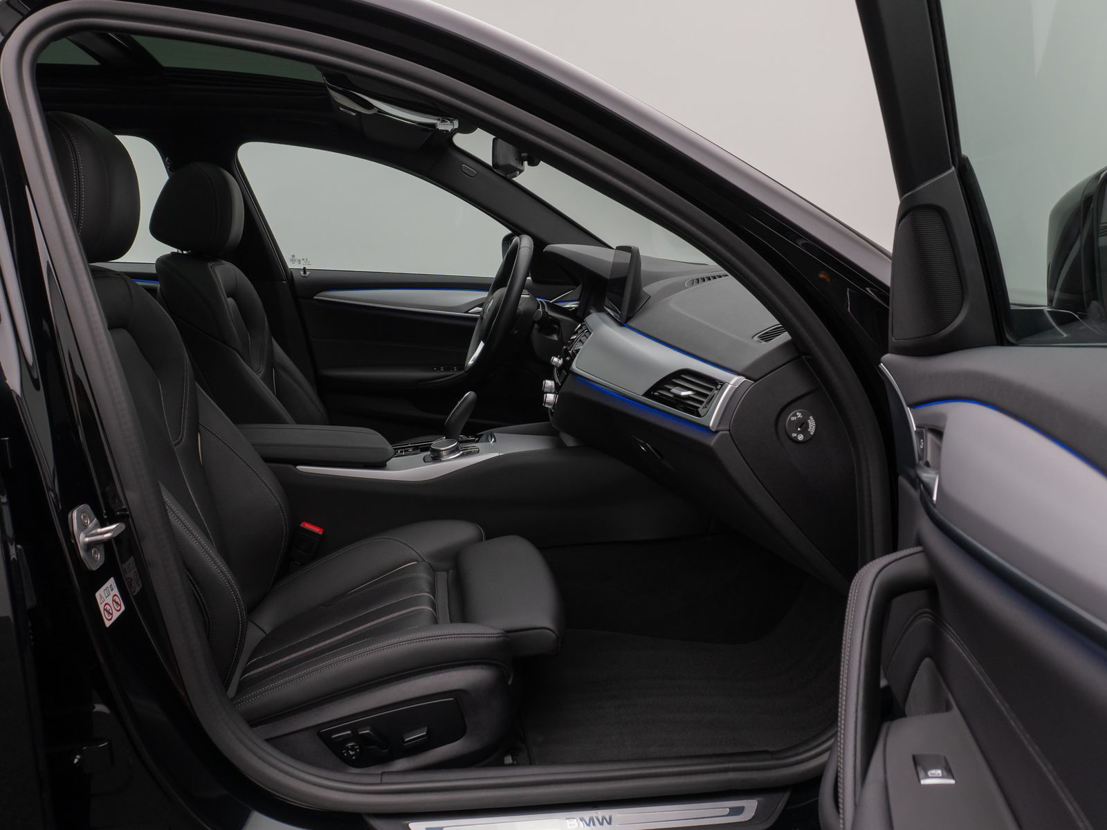 Fahrzeugabbildung BMW 530i xD Panorama Kamera Laser HUD HiFi Komfort