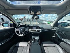 Fahrzeugabbildung BMW 320d SportLine Autom. LED AHK Navi HUD Pano 17"