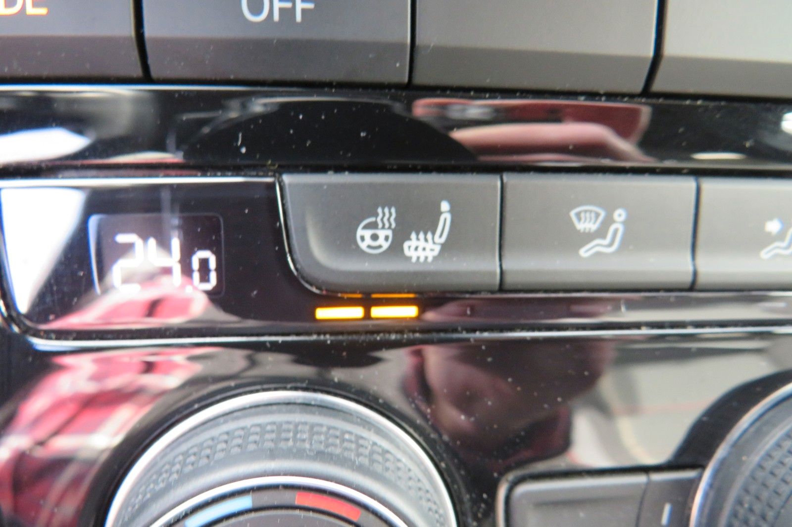 Fahrzeugabbildung Volkswagen T-Roc SPORT/R-LINE ACC KAMERA SITZH. 18`NAVI 1H