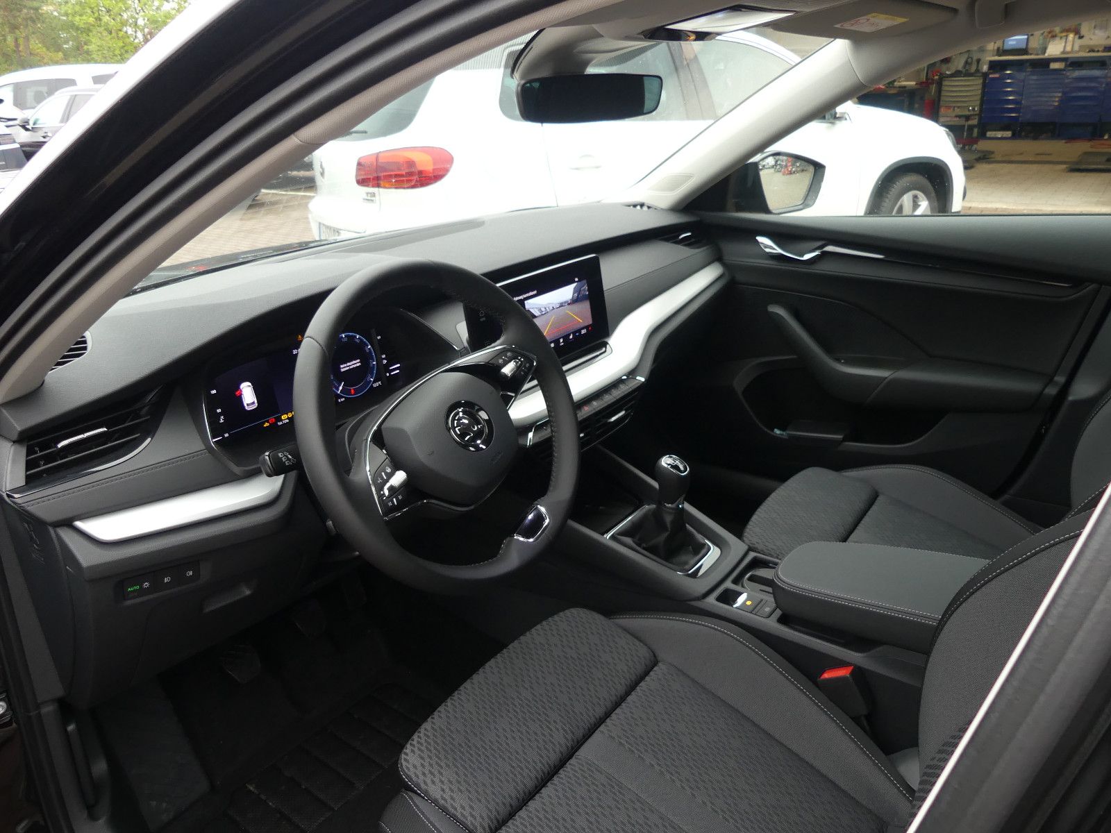 Fahrzeugabbildung SKODA Octavia Combi 2.0 TDI CLEVER *NAVI*ACC*KESSY*BT*