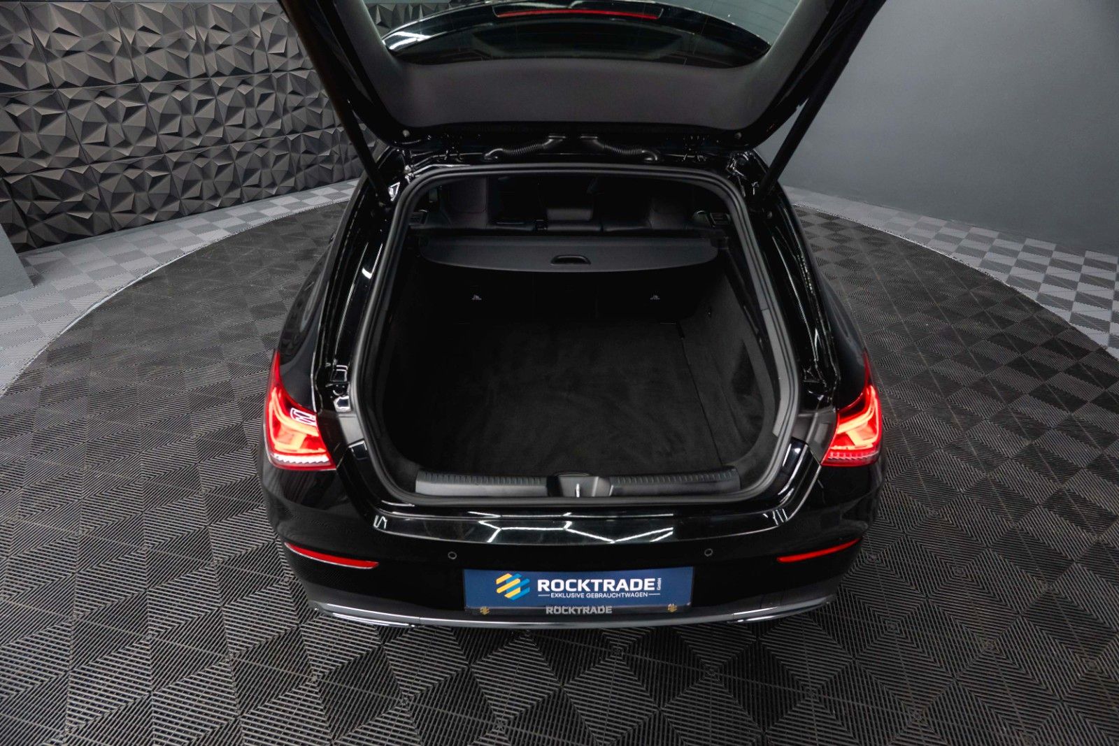 Fahrzeugabbildung Mercedes-Benz CLA 220 Shooting Brake AMG Line | ACC | LED