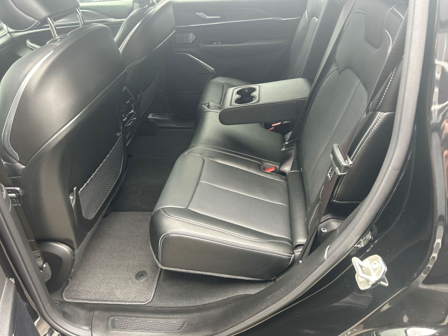 Fahrzeugabbildung Jeep Grand Cherokee 4xe Overland HUD Navi Leder AHK