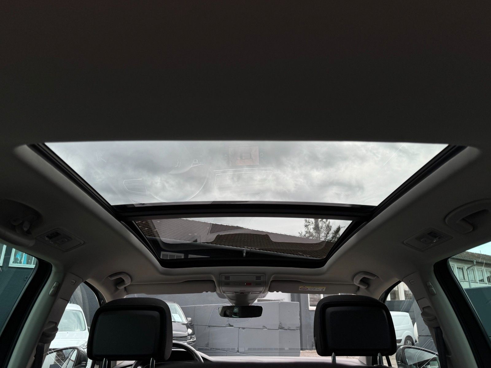 Fahrzeugabbildung Volkswagen Tiguan 2.0 TSI Hgl. 4M Alcan Pano Dynaudio 360°