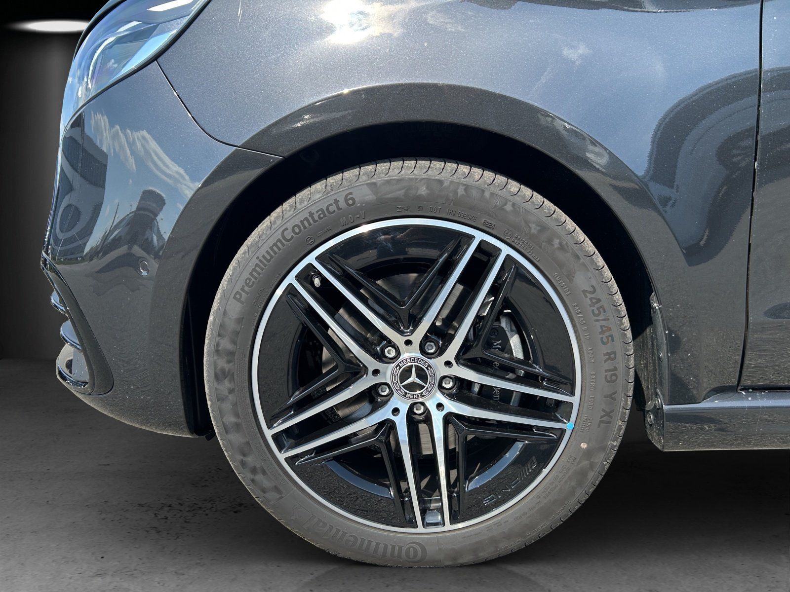 Fahrzeugabbildung Mercedes-Benz V 250 d Avantgarde Winterpaket AMG-Line AHK MBUX