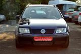 Volkswagen Bora Variant 1,6L Automatik*AHK*Klima*Inspektion - blaue Volkswagen Bora