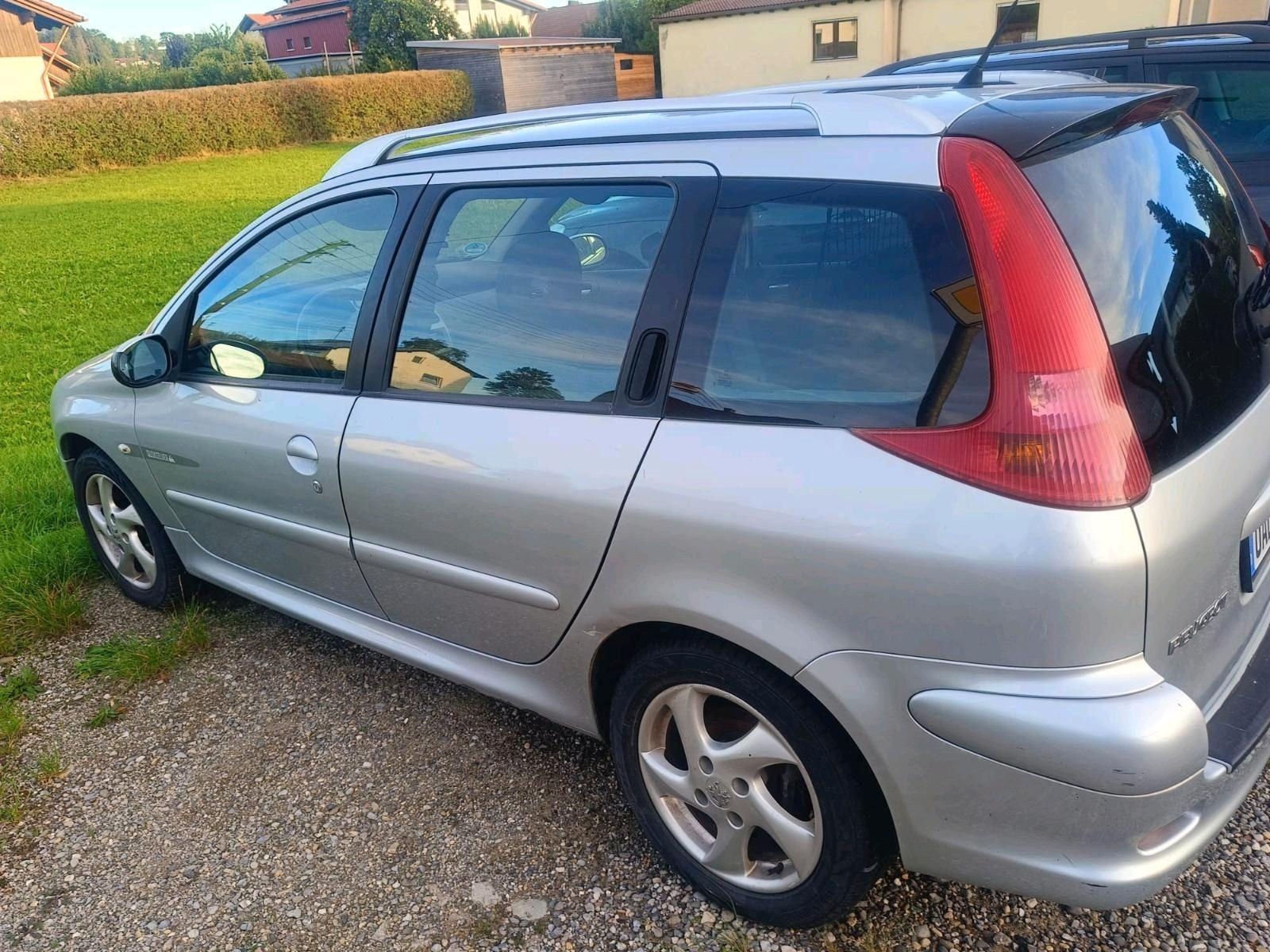 Peugeot  2005 — rear view