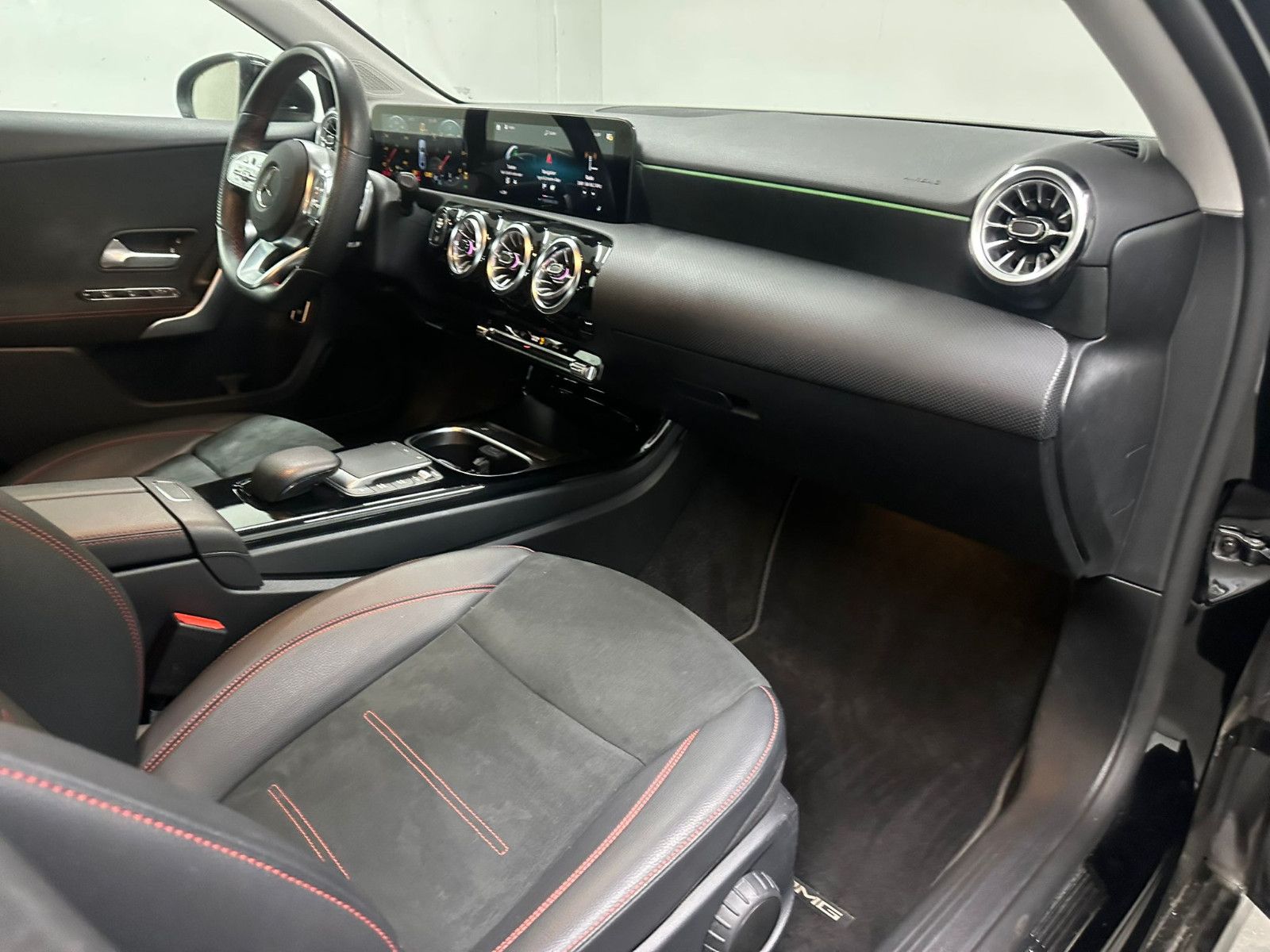 Fahrzeugabbildung Mercedes-Benz A 200 d 4MATIC DCT LImousine *AMG-LINE*KAMERA*