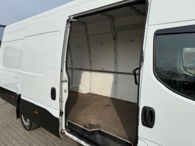 Fahrzeugabbildung Iveco Daily 35S14V Kastenwagen 4100