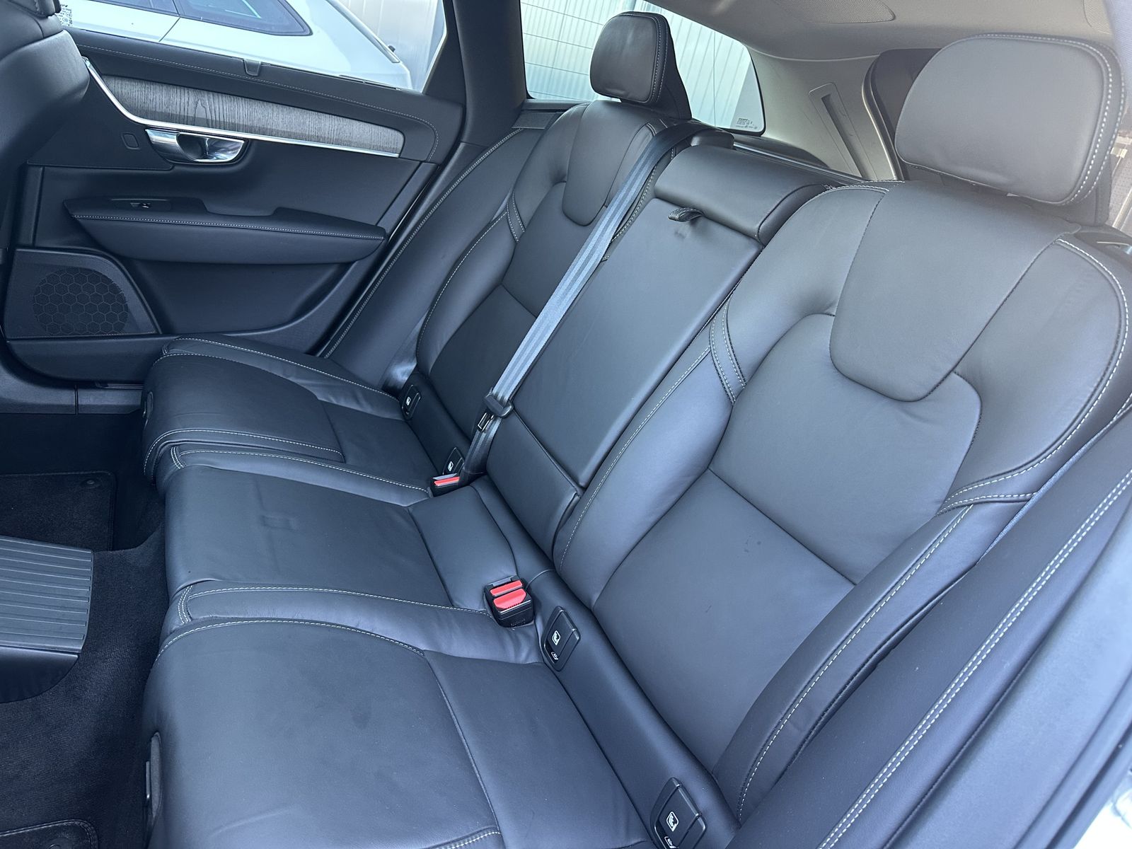 Fahrzeugabbildung Volvo V90 T6 Plus Bright Hybrid AWD NAV+LED+AHK+PANO