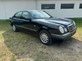 Mercedes-Benz Mercedes E200 - Mercedes-Benz E 200 aus 1999