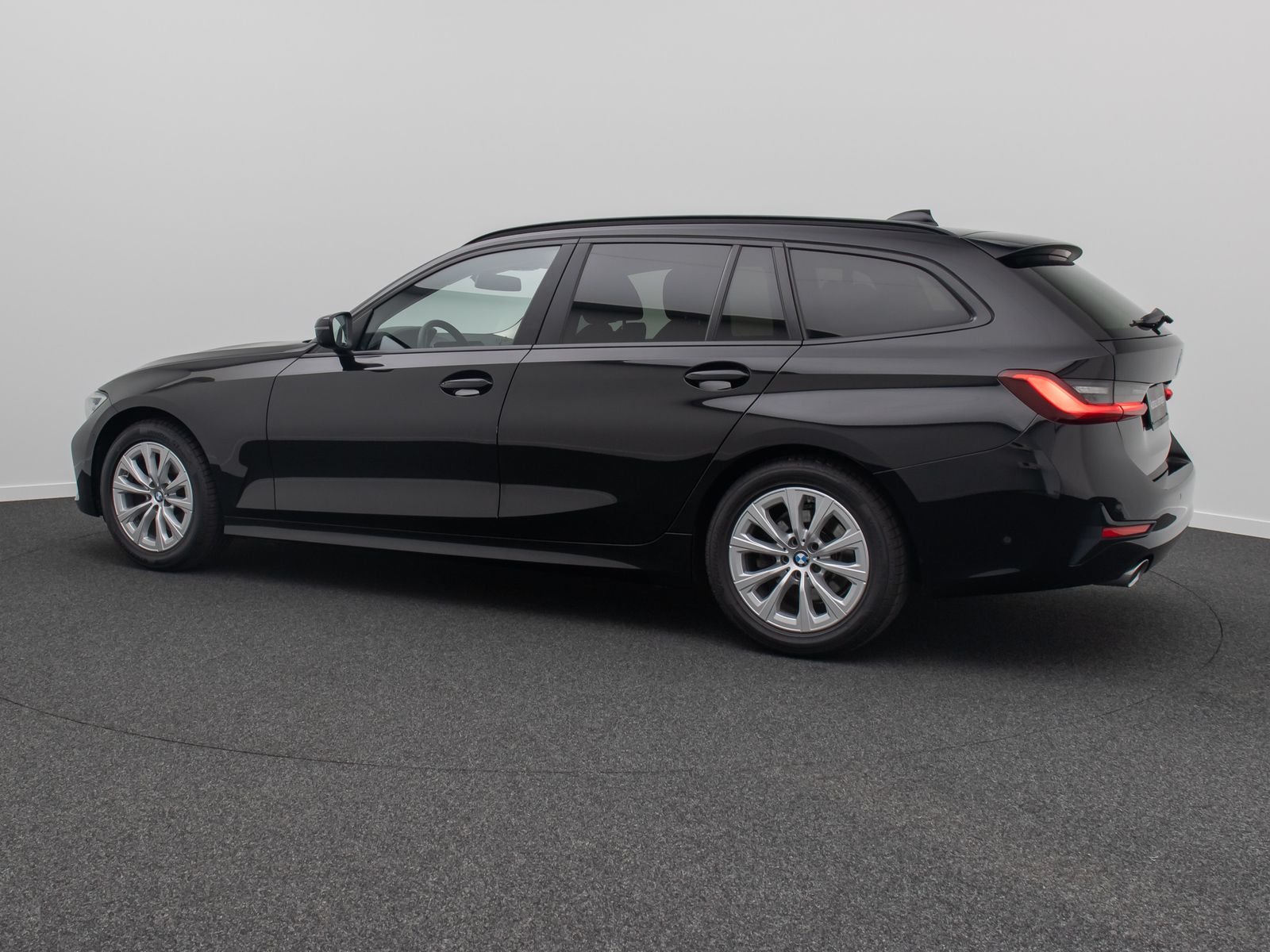 Fahrzeugabbildung BMW 320d HUD 360°DAB Leder Sport HiFi GeschwindigReg