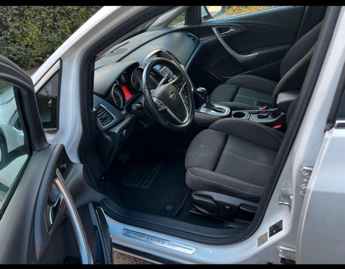 Opel Astra 2011 — engine 160 HP (118kW)