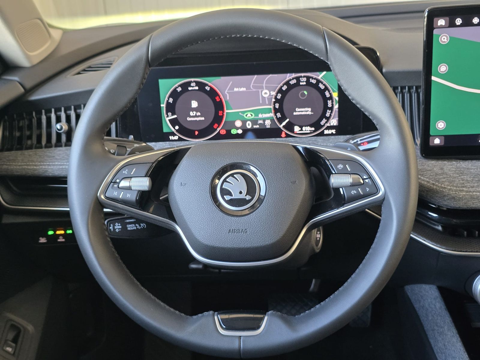 Fahrzeugabbildung SKODA Superb 2.0 TDI 4x4 Selection MATRIX*AHK*PANO*19"