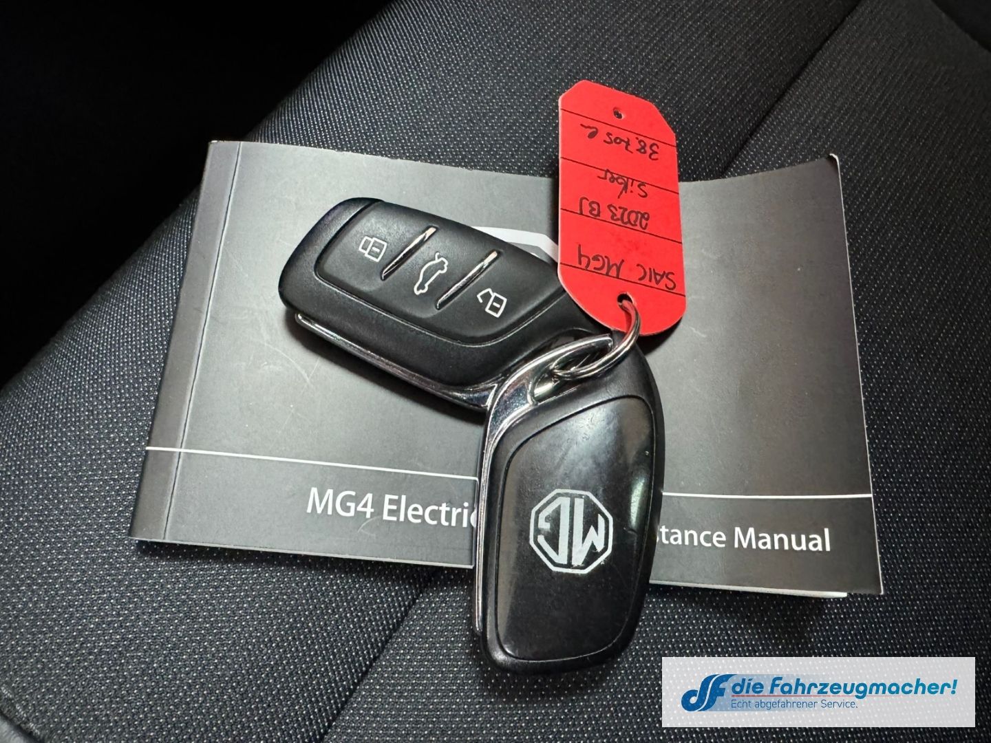 Fahrzeugabbildung MG MG4 Luxury Digitales Cockpit 360 Kamera LED ACC