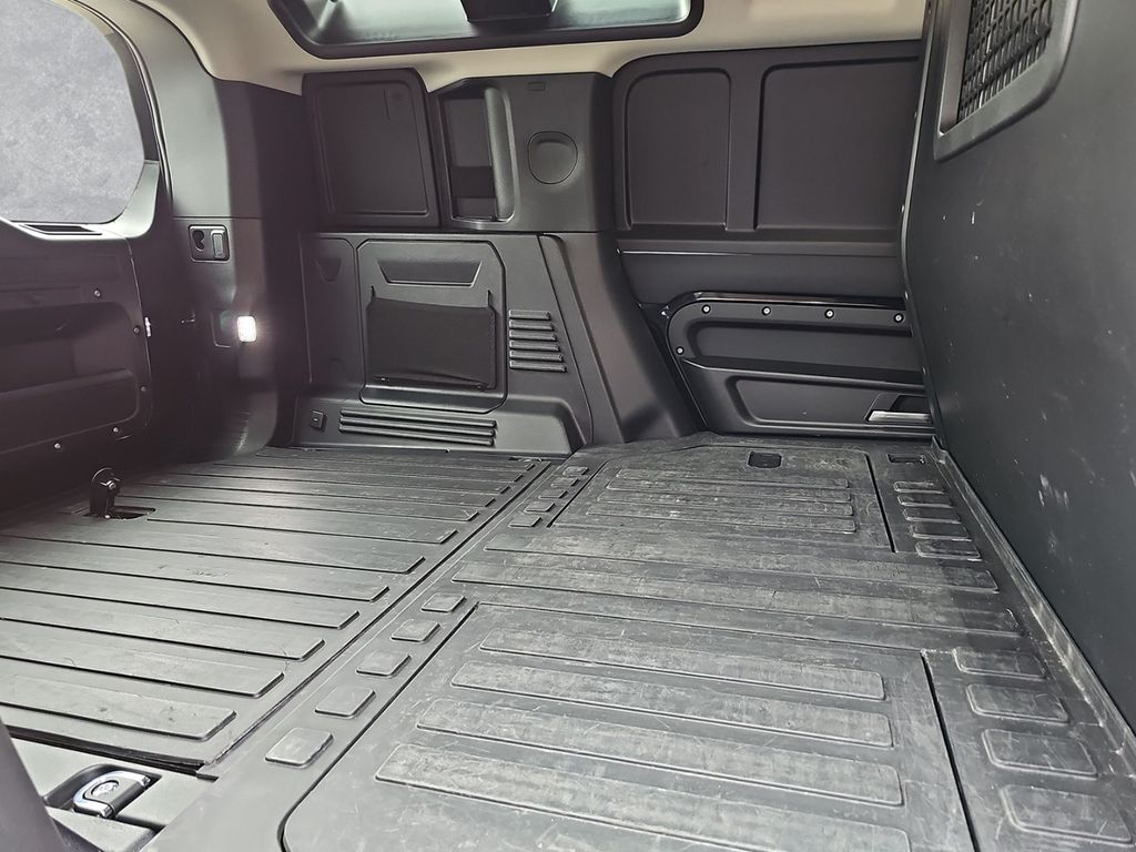 Land Rover Defender 110 D250