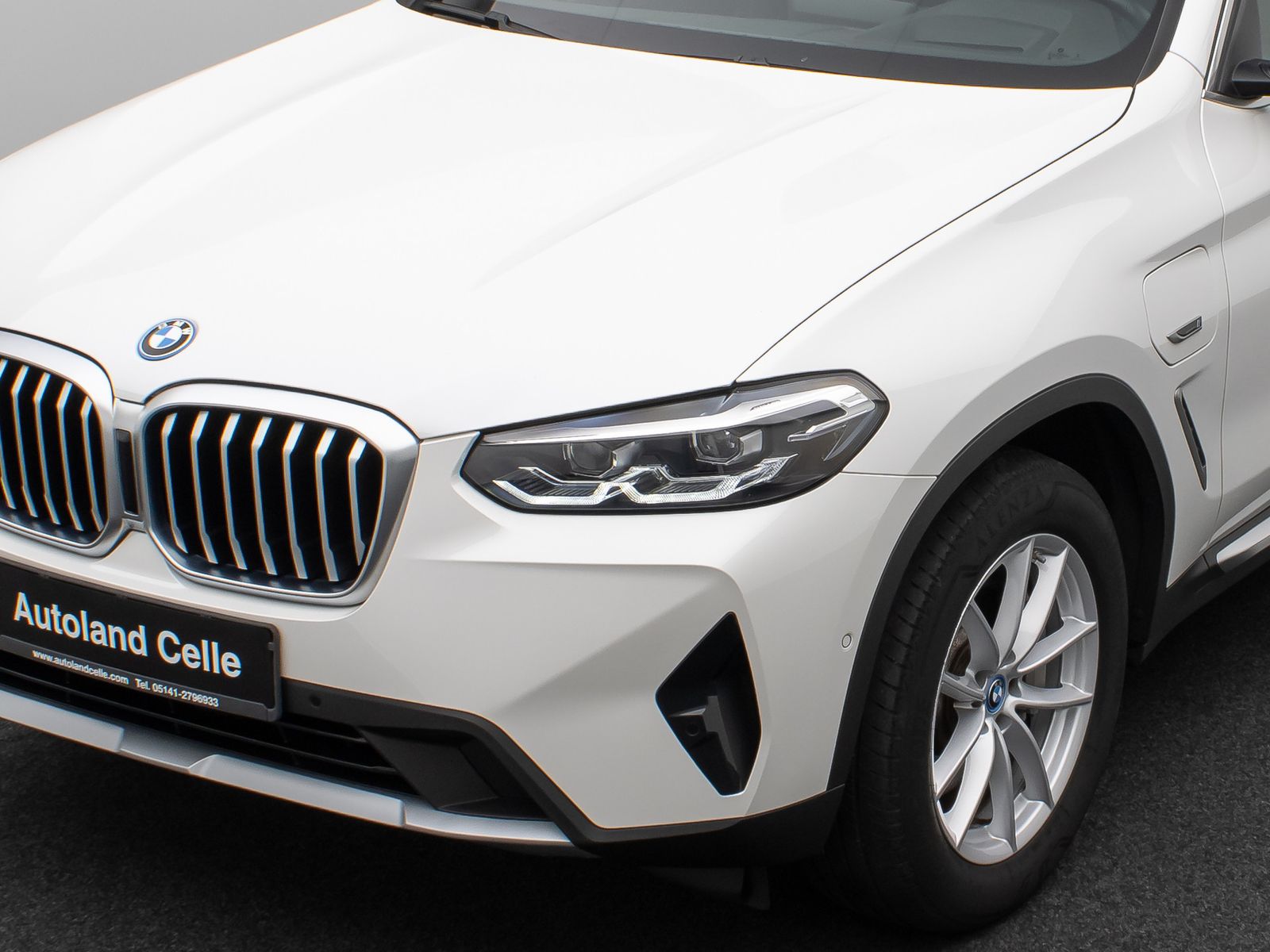 Fahrzeugabbildung BMW X3 xD30e Kamera HUD DAB Lenkrhzg Alarm AHK Sport