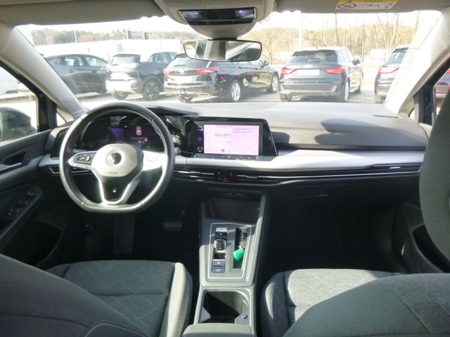 Fahrzeugabbildung Volkswagen Golf VIII 1,0 eTSI Life >AUT/NAV/LED/KAM/SHZ<