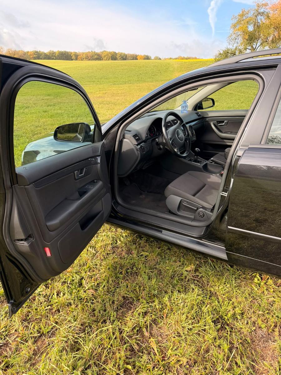 Audi A4 2004 — photo 12